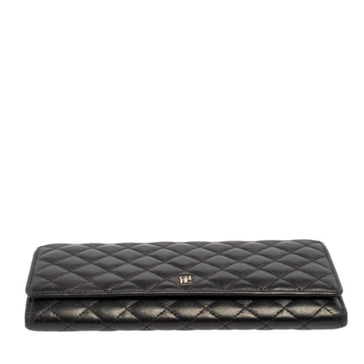Pre Owned Carolina Herrera Black Quilted Leather Flap Wallet