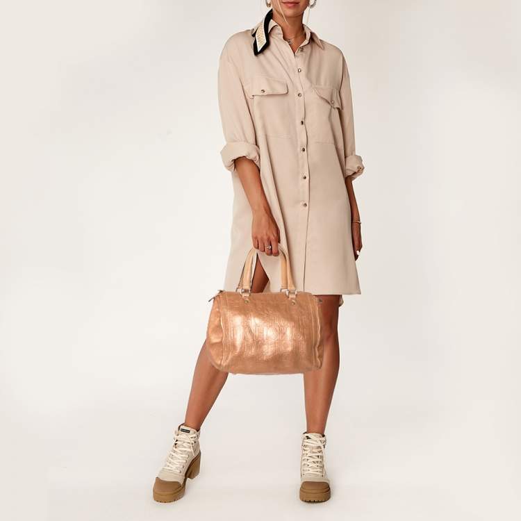 Pre Owned Carolina Herrera Metallic Rose Gold Embossed Leather Andy Boston Bag