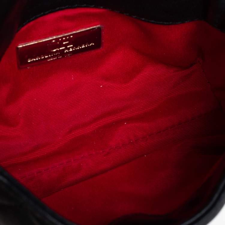 Pre Owned Carolina Herrera Quilted Leather Chain Crossbody Bag