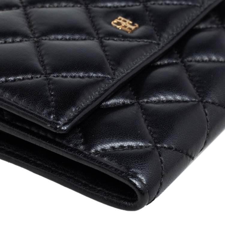 Pre Owned Carolina Herrera Black Quilted Leather Trifold Wallet