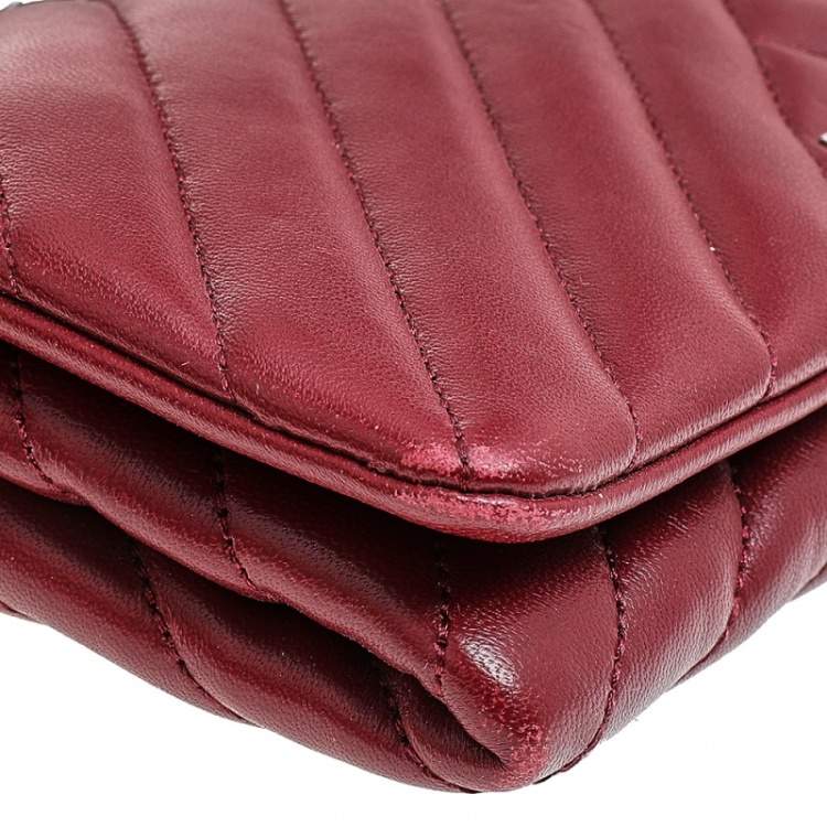 مملوكة مسبقًا CH Carolina Herrera Red Chevron Leather Bimba Chain Flap Shoulder Bag