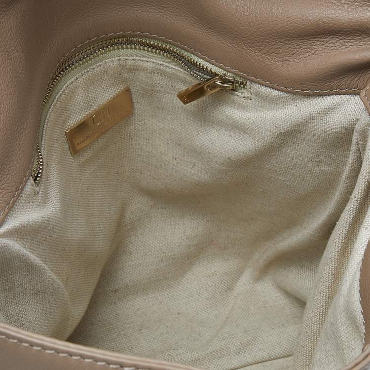 Pre Owned Carolina Herrera Beige Leather Shoulder Bag