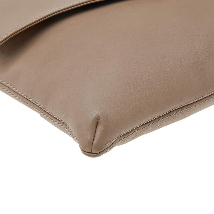 Pre Owned Carolina Herrera Beige Leather Shoulder Bag