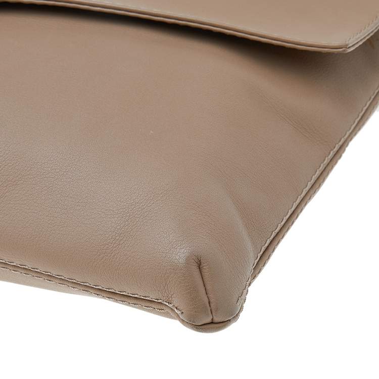 Pre Owned Carolina Herrera Beige Leather Shoulder Bag