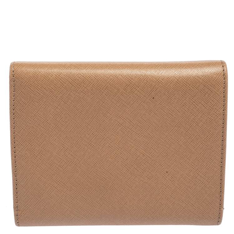 Pre Owned Carolina Herrera Beige Leather Trifold Wallet