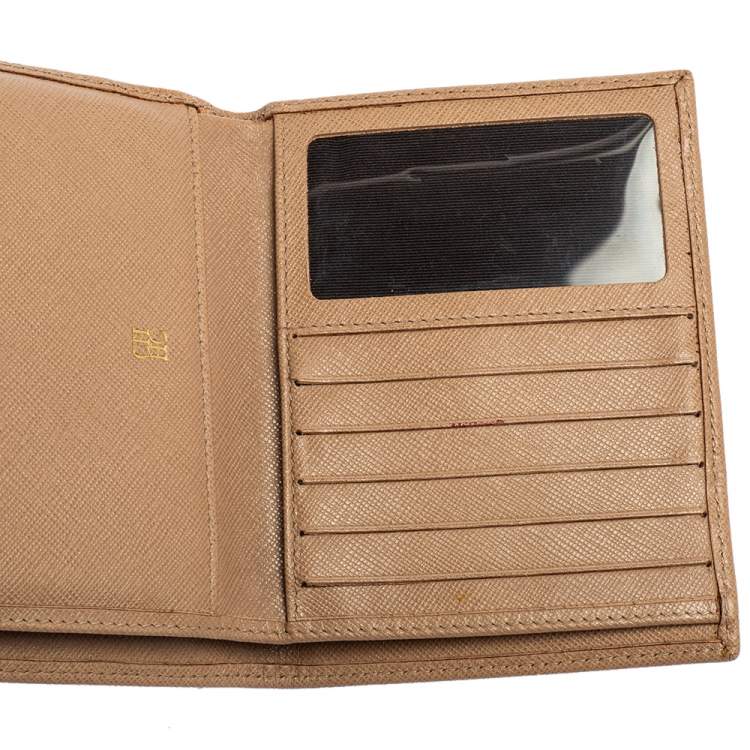 Pre Owned Carolina Herrera Beige Leather Trifold Wallet