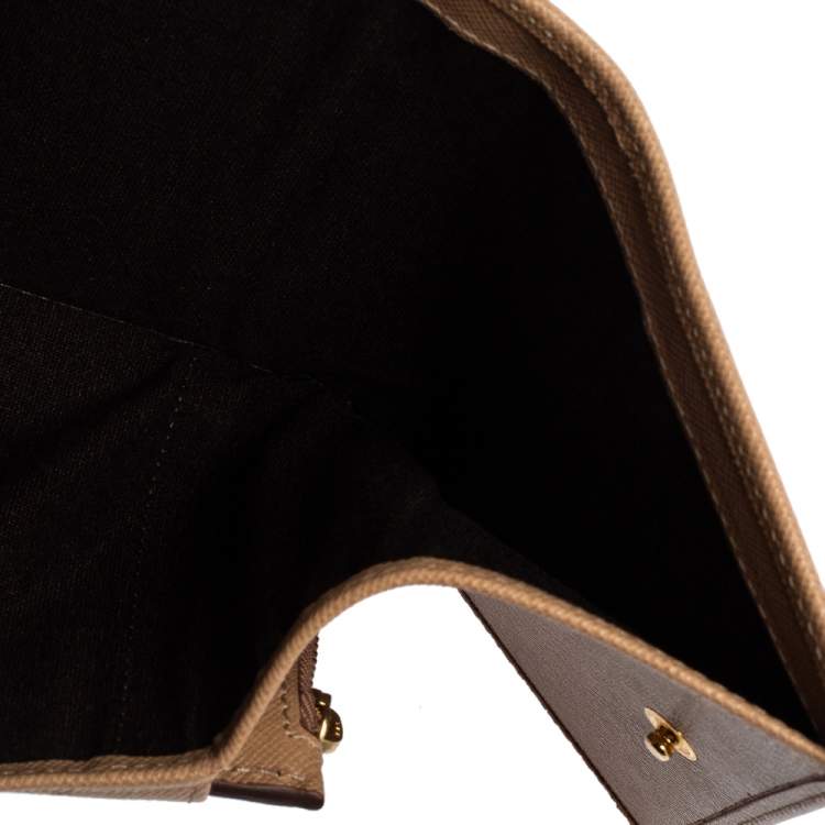 Pre Owned Carolina Herrera Beige Leather Trifold Wallet