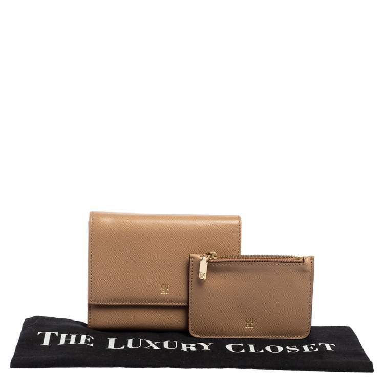 Pre Owned Carolina Herrera Beige Leather Trifold Wallet