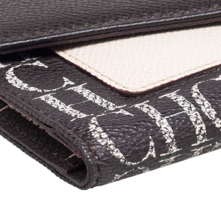 Pre Owned Carolina Herrera Beige/Brown Leather Envelope Wallet