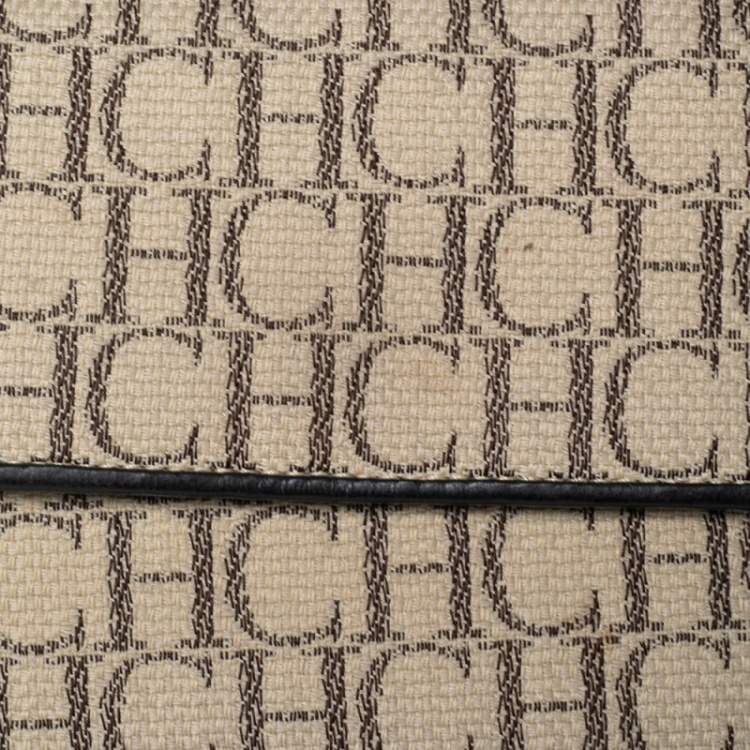 Pre Owned Carolina Herrera Cream/Black Signature Canvas Leather Trifold Wallet