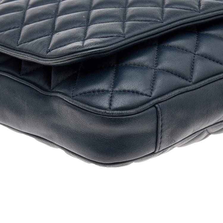 Pre Owned Carolina Herrera Navy Blue Quilted Leather Flap Chain Shoulder Bag