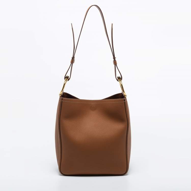 مملوكة مسبقًا CH Carolina Herrera Brown Leather Insignia Shoulder Bag