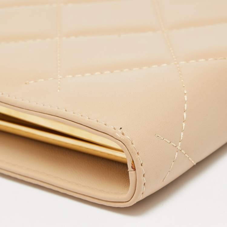 Pre Owned Carolina Herrera Beige Quilted Leather Frame Chain Clutch