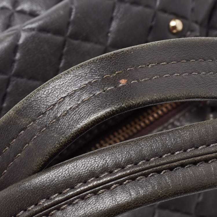 Pre Owned Carolina Herrera Grey Quilted Leather Pleated Chain Hobo