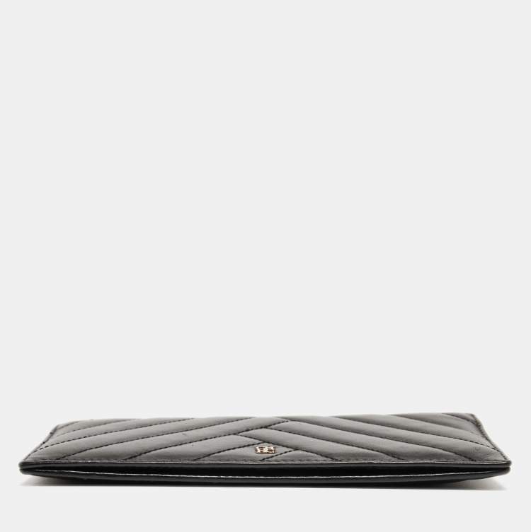 Pre Owned Carolina Herrera Black Chevron Quilted Leather Bifold Continental Wallet