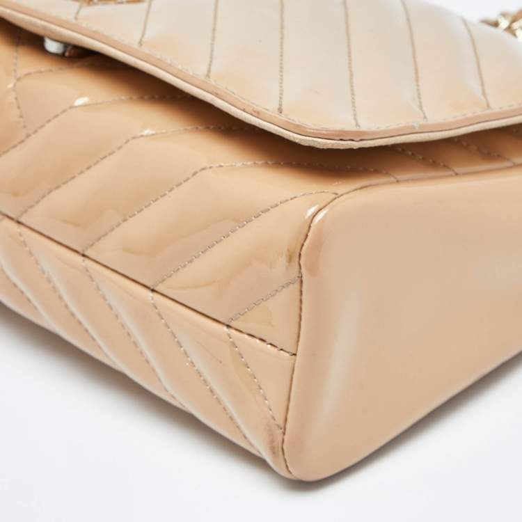 Pre Owned Carolina Herrera Beige Quilted Patent Leather Bimpa Shoulder Bag