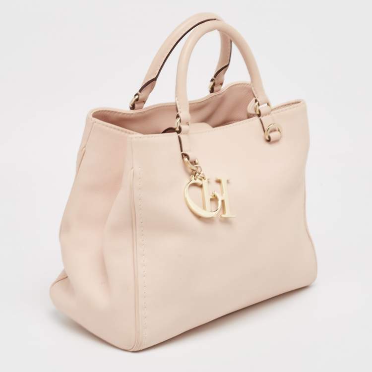 مملوكة مسبقًا Carolina Herrera Light Pink Leather CH Charm Tote