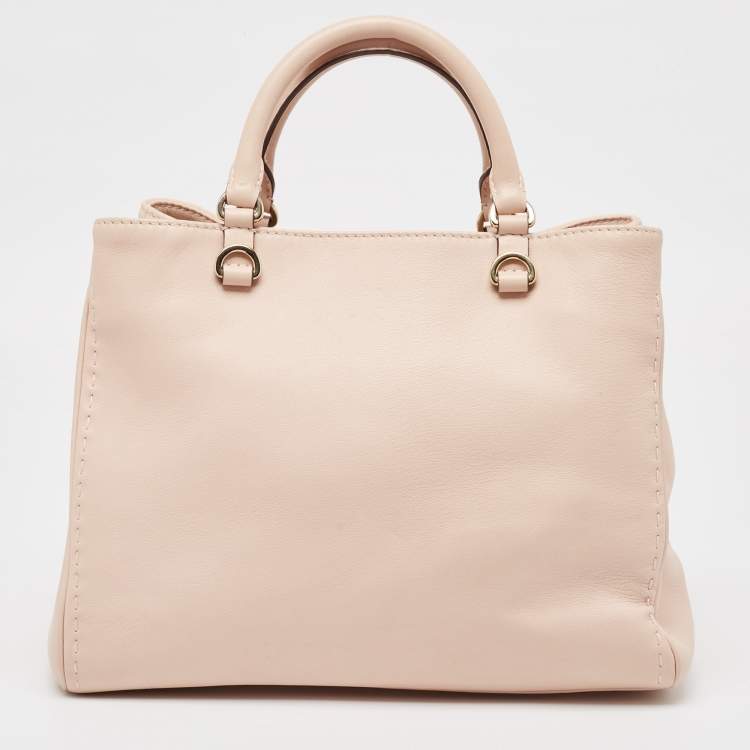 مملوكة مسبقًا Carolina Herrera Light Pink Leather CH Charm Tote