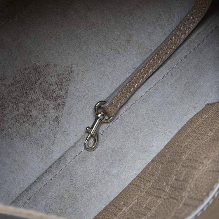 Pre Owned Carolina Herrera Beige Leather Minuetto Flap Top Handle Bag