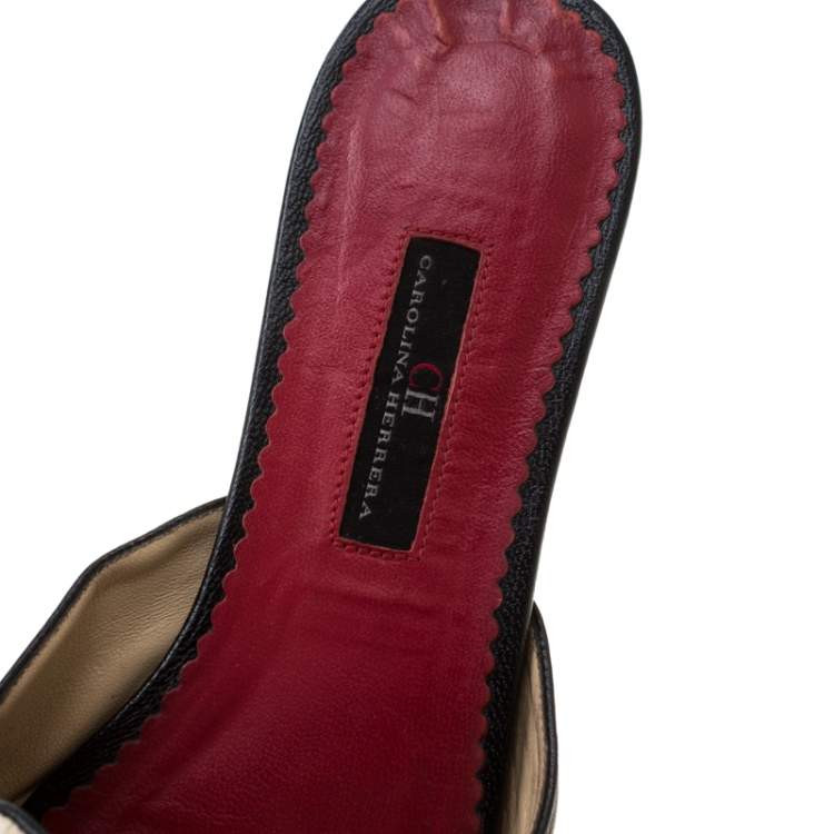 Pre Owned Carolina Herrera Black/Cream Leather Bow Detail Pointed Toe Mules Size 37