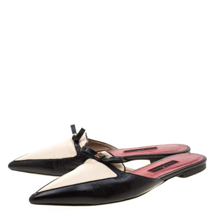 Pre Owned Carolina Herrera Black/Cream Leather Bow Detail Pointed Toe Mules Size 37