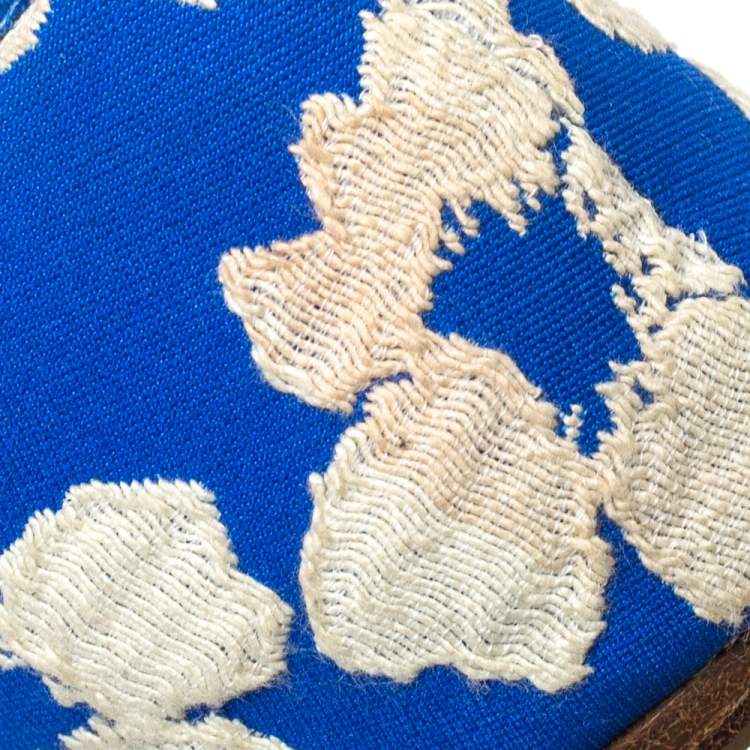 Pre Owned Carolina Herrera Blue/White Floral Embroidered Fabric Smoking Slipper Size 37
