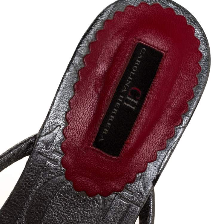 Pre Owned Carolina Herrera Metallic Grey Leather Logo Bow Thong Sandals Size 39