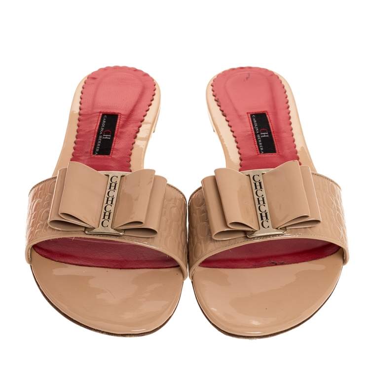 Pre Owned Carolina Herrera Beige CH Logo Embossed Patent Bow Detail Flat Slides Size 41