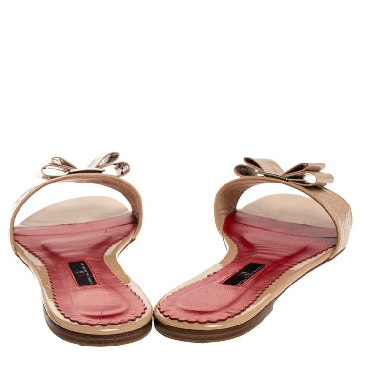 Pre Owned Carolina Herrera Beige CH Logo Embossed Patent Bow Detail Flat Slides Size 41