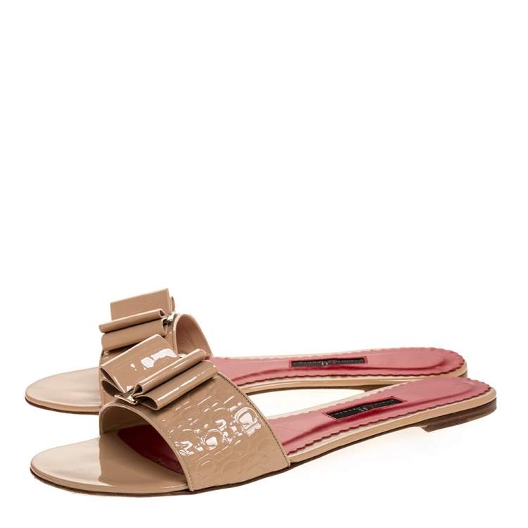 Pre Owned Carolina Herrera Beige CH Logo Embossed Patent Bow Detail Flat Slides Size 41