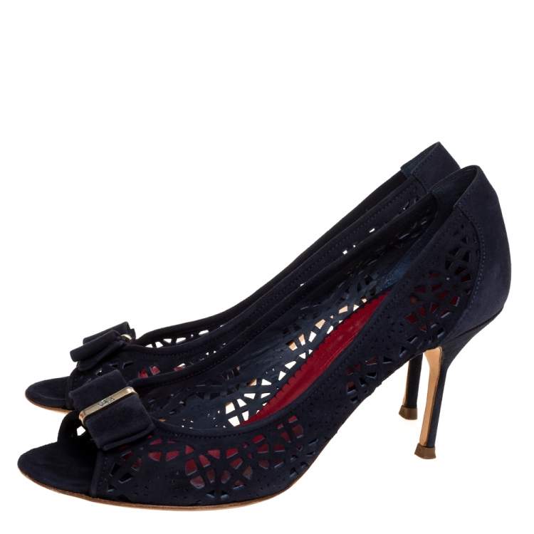 Pre Owned Carolina Herrera Blue Suede Lasercut Bow Peep Toe Pumps Size 40