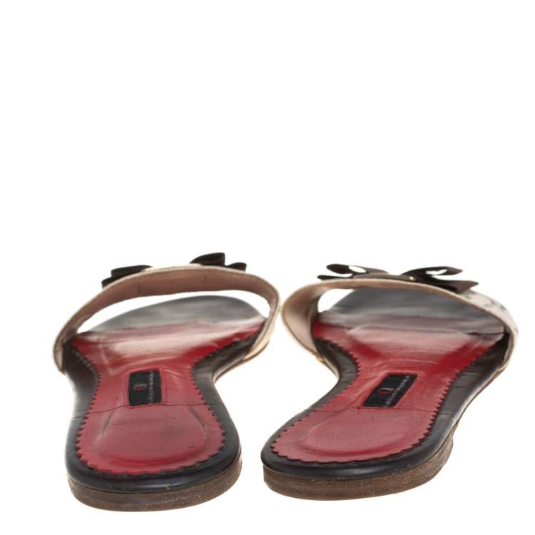 Pre Owned Carolina Herrera White/Brown CH Logo Coated Canvas Bow Detail Flat Slides Size 39