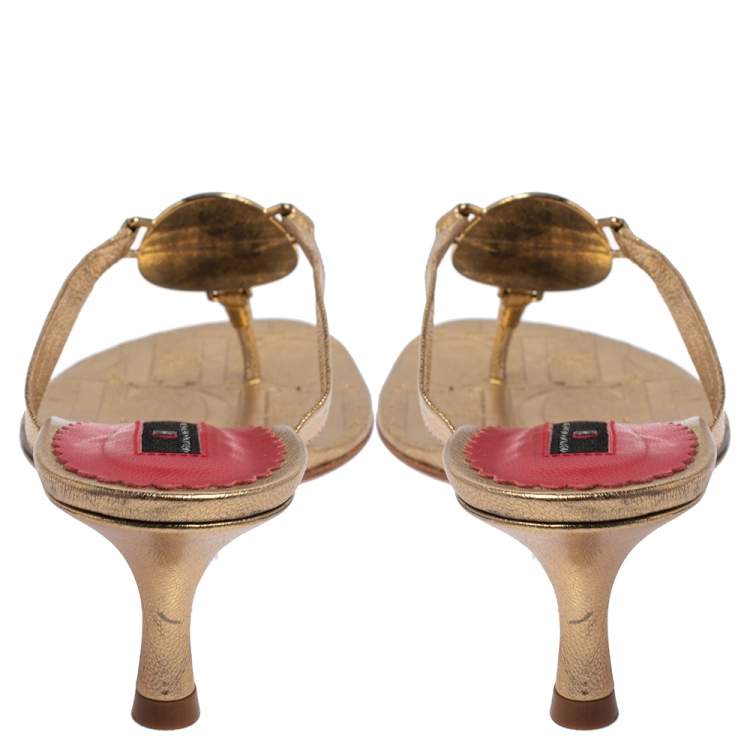 Pre Owned Carolina Herrera Gold Leather Logo Embellished Thong Sandals Size 39
