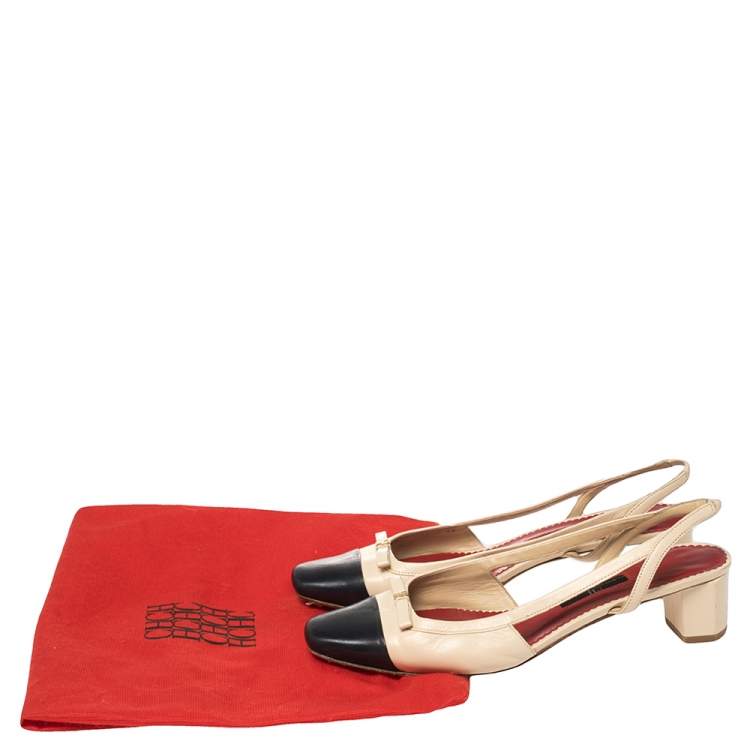 Pre Owned Carolina Herrera Beige/Navy Blue Leather Bow Square Toe Slingback Sandals Size 39