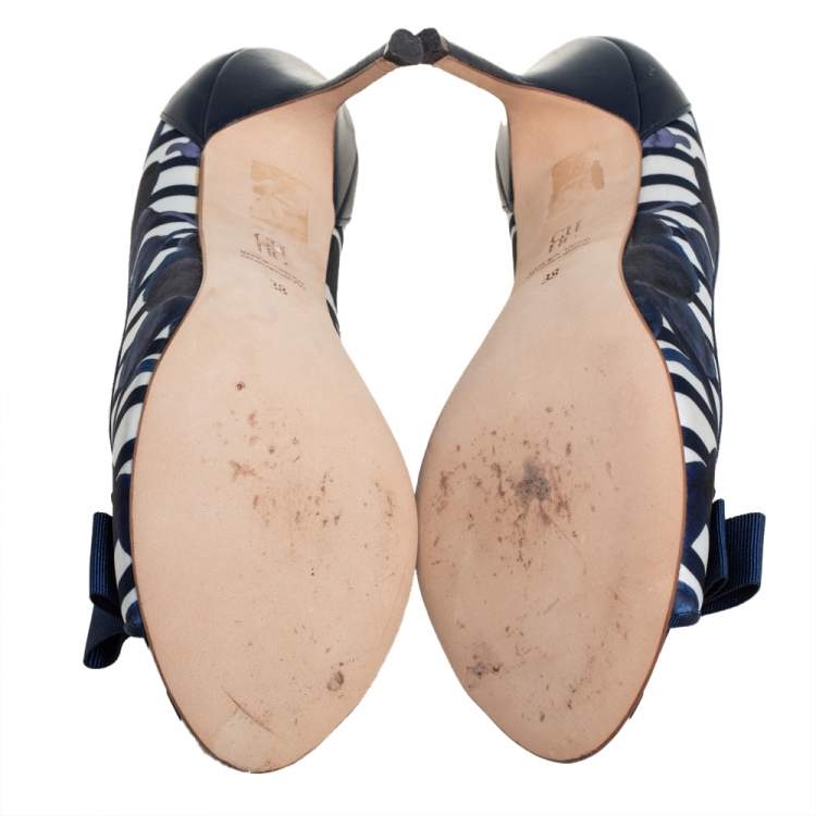 Pre Owned Carolina Herrera Blue/White Satin And Leather Bow Peep Toe Pumps Size 38