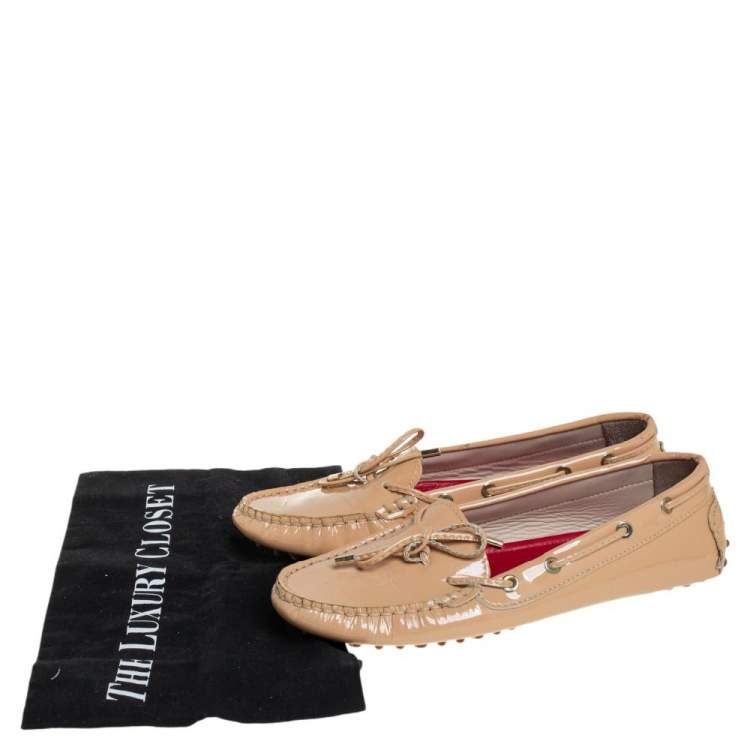 Pre Owned CH Carolina Herrera Beige Patent Leather Bow Slip On Loafers Size 38