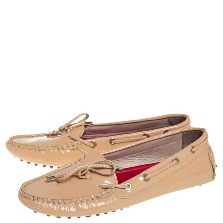 Pre Owned CH Carolina Herrera Beige Patent Leather Bow Slip On Loafers Size 38