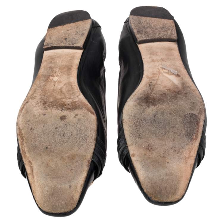 Pre Owned Carolina Herrera Black Leather Cut Out Initials Scrunch Ballet Flats Size 40