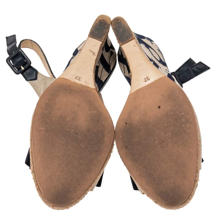 مملوكة مسبقًا Carolina Herrera Beige Canvas Wedge Platform Espadrille Slingback Sandals Size 37