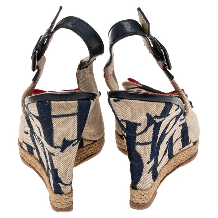 مملوكة مسبقًا Carolina Herrera Beige Canvas Wedge Platform Espadrille Slingback Sandals Size 37