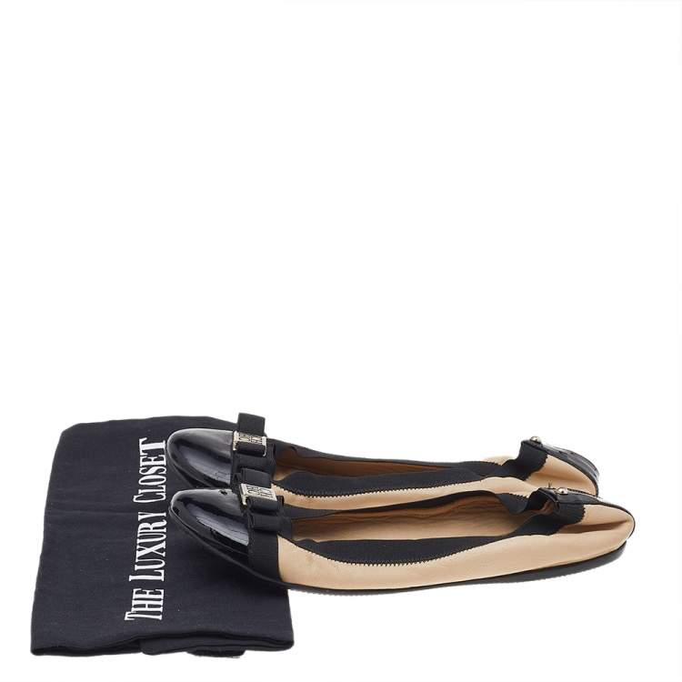 Pre Owned CH Carolina Herrera Beige/Black Leather And Patent Leather Bow Scrunch Ballet Flats Size 38