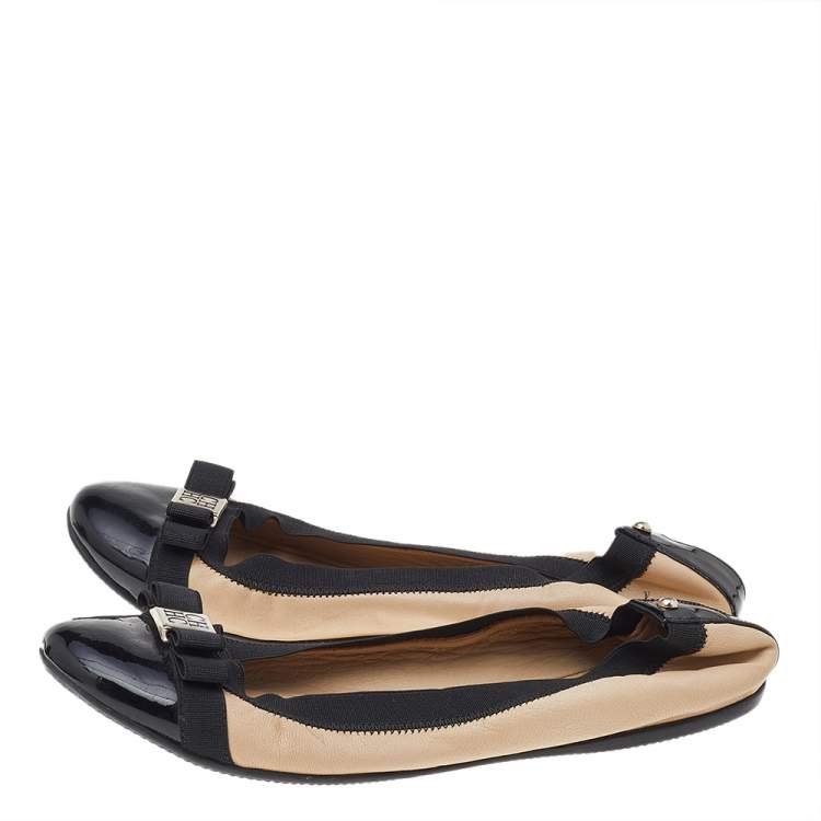 Pre Owned CH Carolina Herrera Beige/Black Leather And Patent Leather Bow Scrunch Ballet Flats Size 38