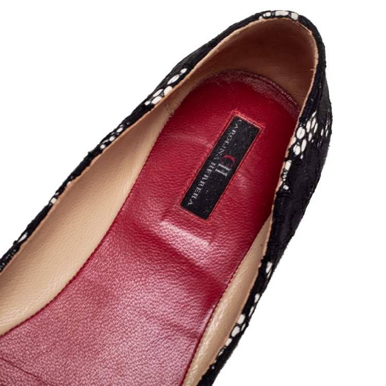 Pre Owned CH Carolina Herrera Black Lace Bow Embellished  Ballet Flats Size 37