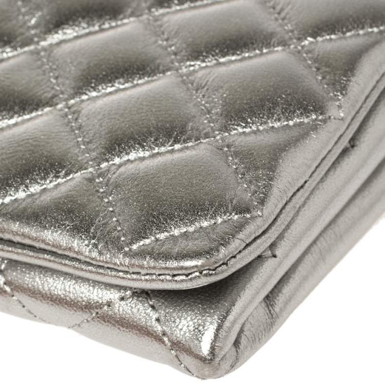 Pre Owned Carolina Herrera Metallic Silver Quilted Leather Chain Clutch