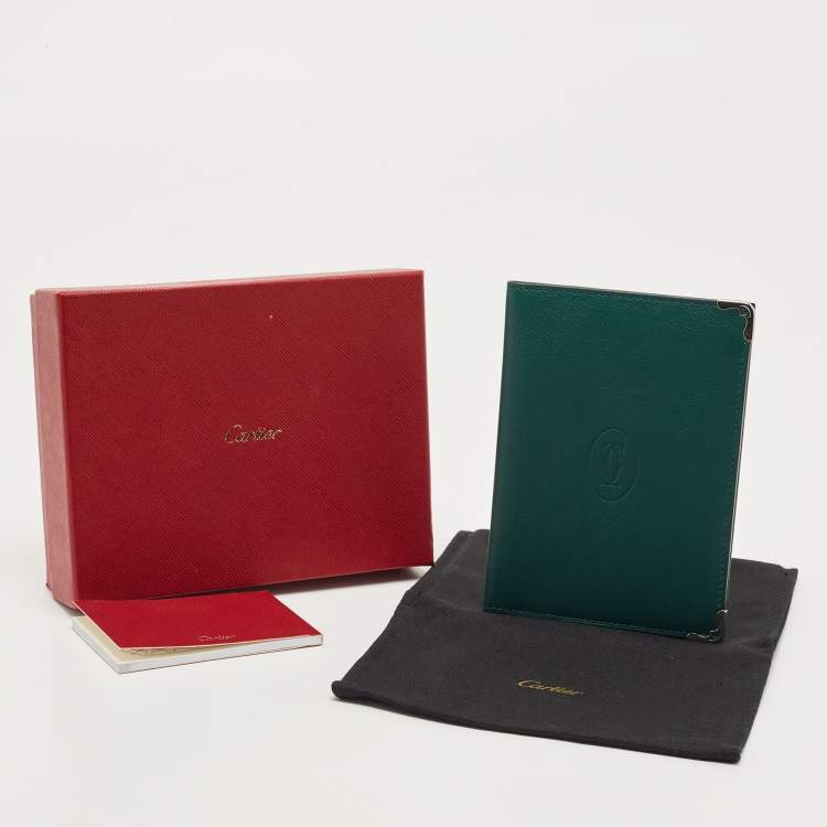 Pre Owned Cartier Green Leather Must de Cartier Passport Holder