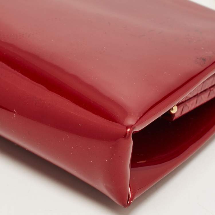 مملوكة مسبقًا Cartier Red Patent Leather and Snake Trim Chain Clutch