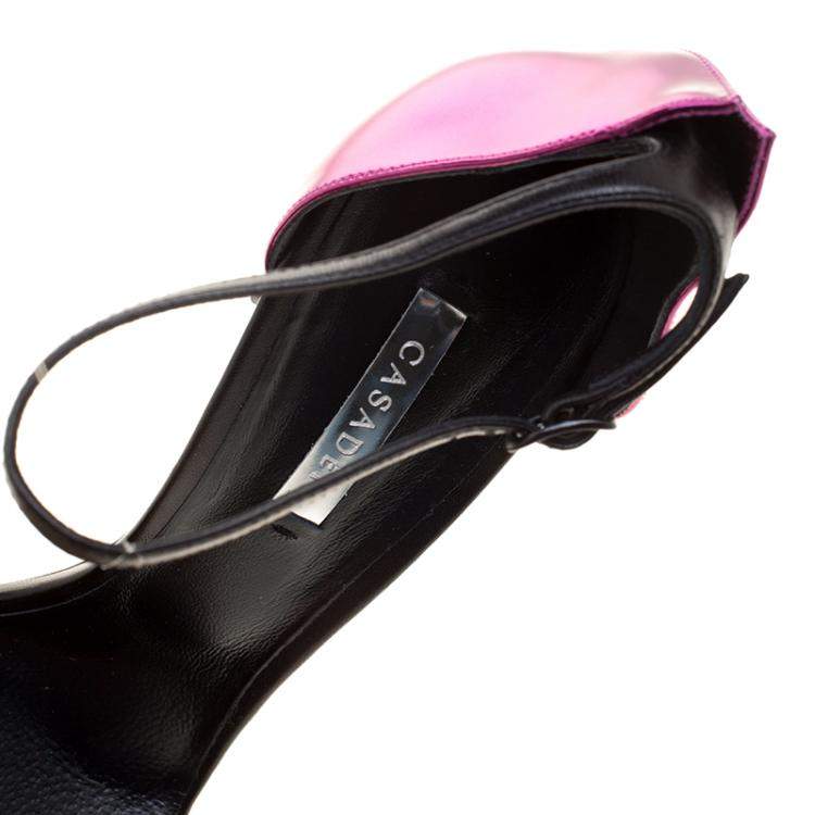 مملوكة مسبقًا Casadei Metallic Magenta and Black Leather Candylux Ankle Strap Open Toe Sandals Size 41