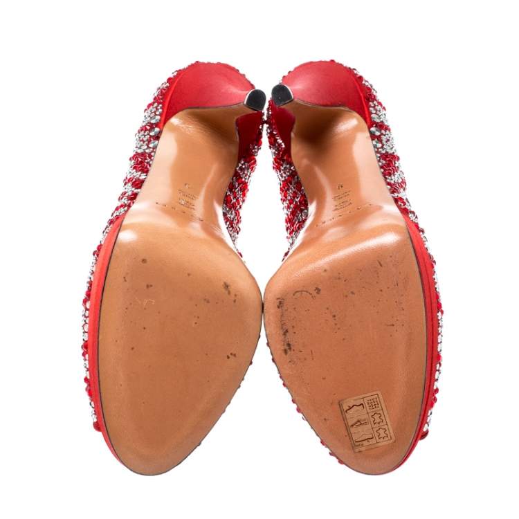 مملوكة مسبقًا Casadei Red Satin Embellished Platform Peep Toe Pumps Size 39