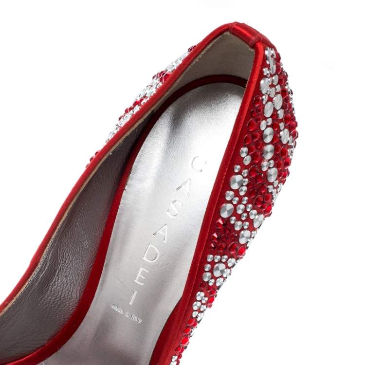 مملوكة مسبقًا Casadei Red Satin Embellished Platform Peep Toe Pumps Size 39