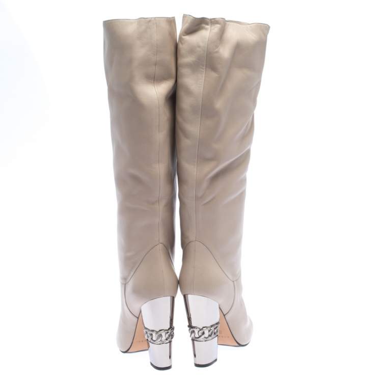 مملوكة مسبقًا Casadei Beige Leather Chain Motif Metal Block Heel Knee High Boots Size 40